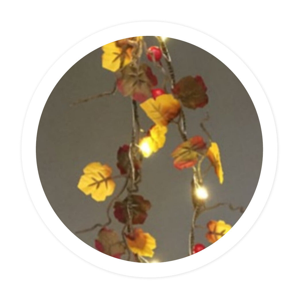 204690023 1.5m LED MAPLE LEAF & ACORNS GARLAND BATTERY OPERATED GSC