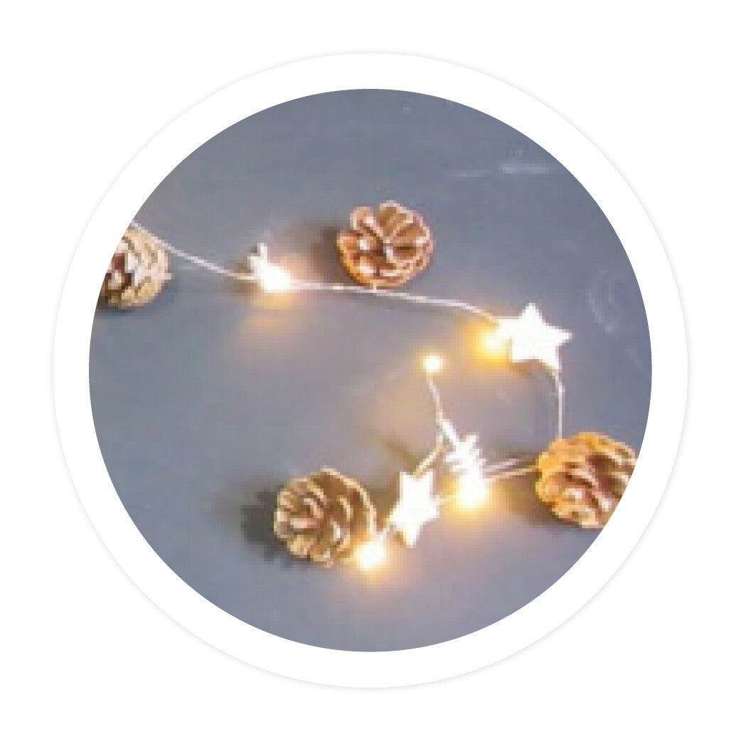 204690036 1m GUIRNALDA DE ESTRELLAS PIÑAS Y ÁRBOLES LED A PILA GSC