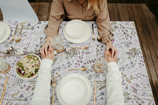 42875 1m MANTEL DE HULE ANTINAMANCHAS MODELO SABINA MALVA 140cm DINTEX