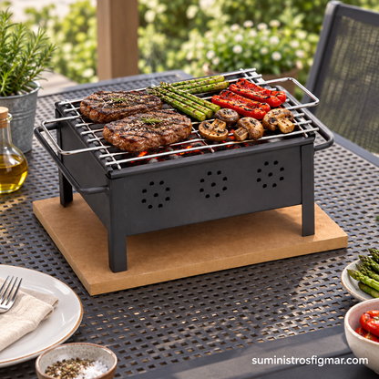 Barbacoa de carbón Sauvic 2905 en exterior con carne, espárragos y pimientos, Suministros Figmar