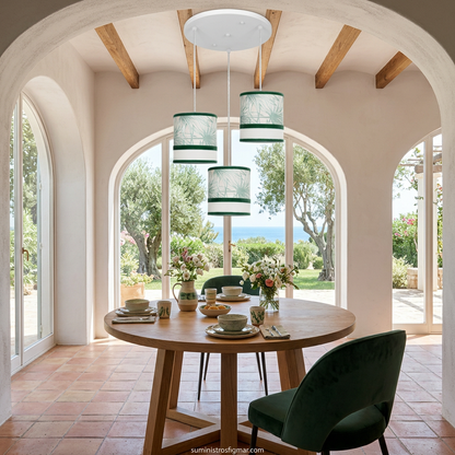 Recreación del plafón Caledonia blanco y verde de tres luces sobre una mesa de comedor