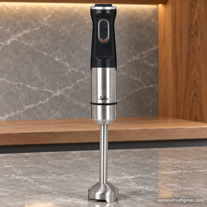 Detalle de la batidora de mano JATA JEBT1851 de 1500 W destacando el regulador electrónico y el asa ergonómica, imagen de Suministros Figmar