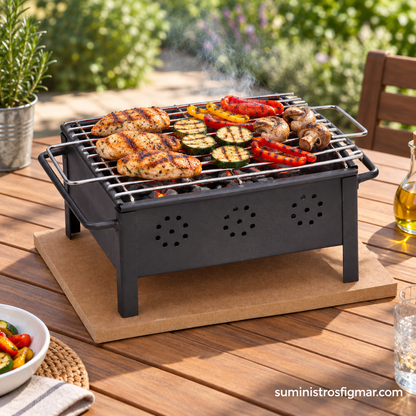 Barbacoa de carbón Sauvic 2906 al aire libre con pollo y verduras a la parrilla, Suministros Figmar