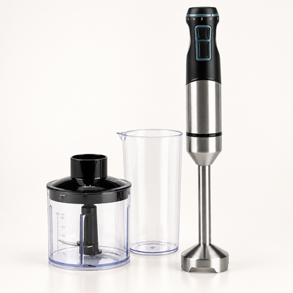 Batidora de mano JATA inoxidable de 1500 W con accesorios sobre una superficie clara