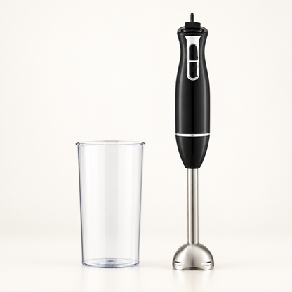 Batidora de mano Baikai negra de 450 W con vaso mezclador sobre una superficie clara