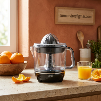 Exprimidor Haeger Little Juice negro en cocina terracota. Escena ilustrativa.