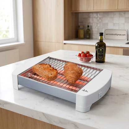 Tostador horizontal Jata TT587 con pan y cruasán en cocina clara, escena ilustrativa.