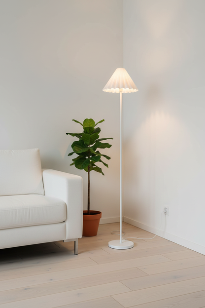 Lámpara de pie papel maché plisada blanca E27 Eco Pulp Decor Ledvance en salón escandinavo minimalista